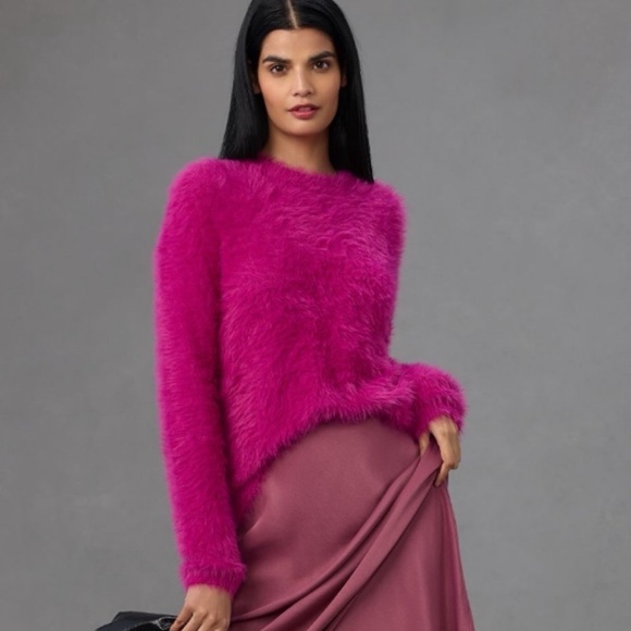 Velvet by Graham & Spencer Sweaters - NWT Velvet by Graham & Spencer Fluffy Sweater M